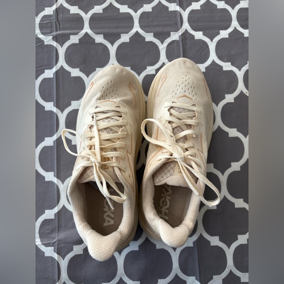 Hoka Clifton 10 ladies running shoes sneakers in Vanilla/Birch size 8.5. - Picture 4 of 14